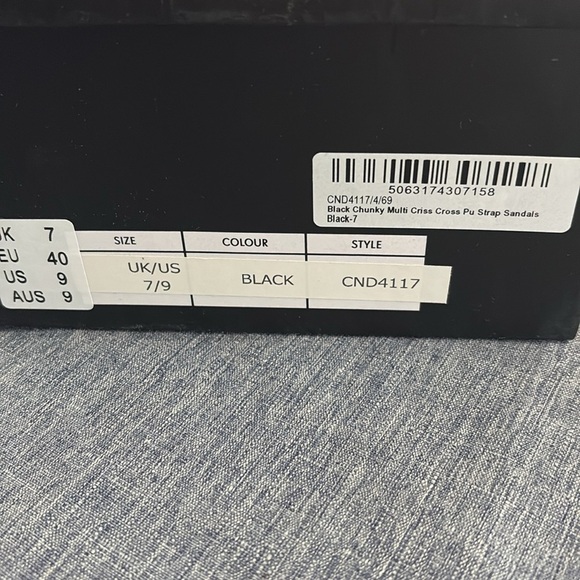 PrettyLittleThing Women’s Sz 9 NIB Black Chunky Multi Cross Strap Sandals - Picture 3 of 4